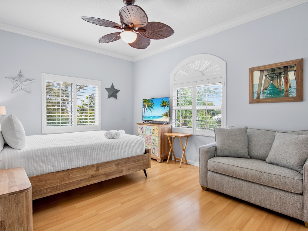 Second Bedroom, King bed