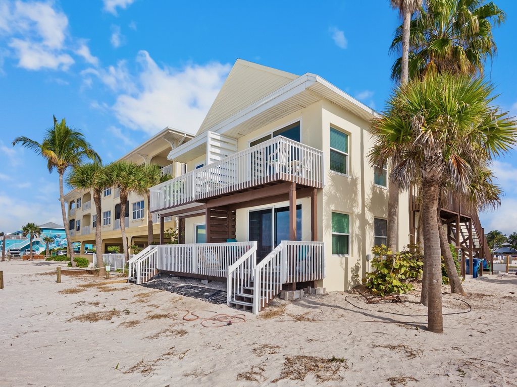 Capri Condo D by Anna Maria Vacations