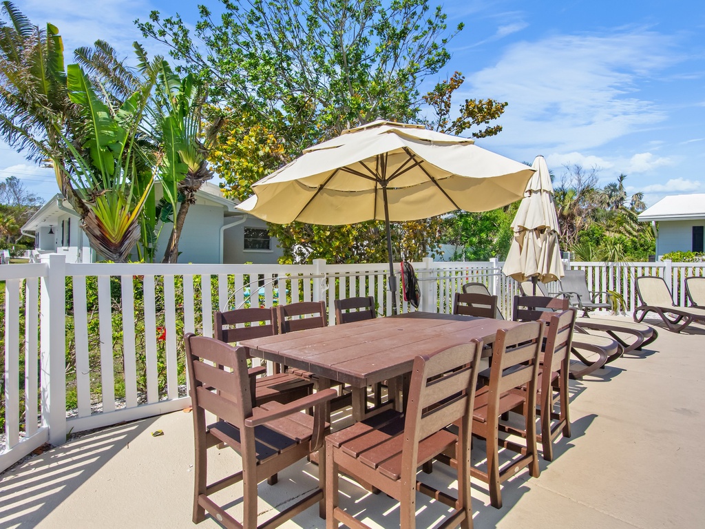 Poolside Dining Area