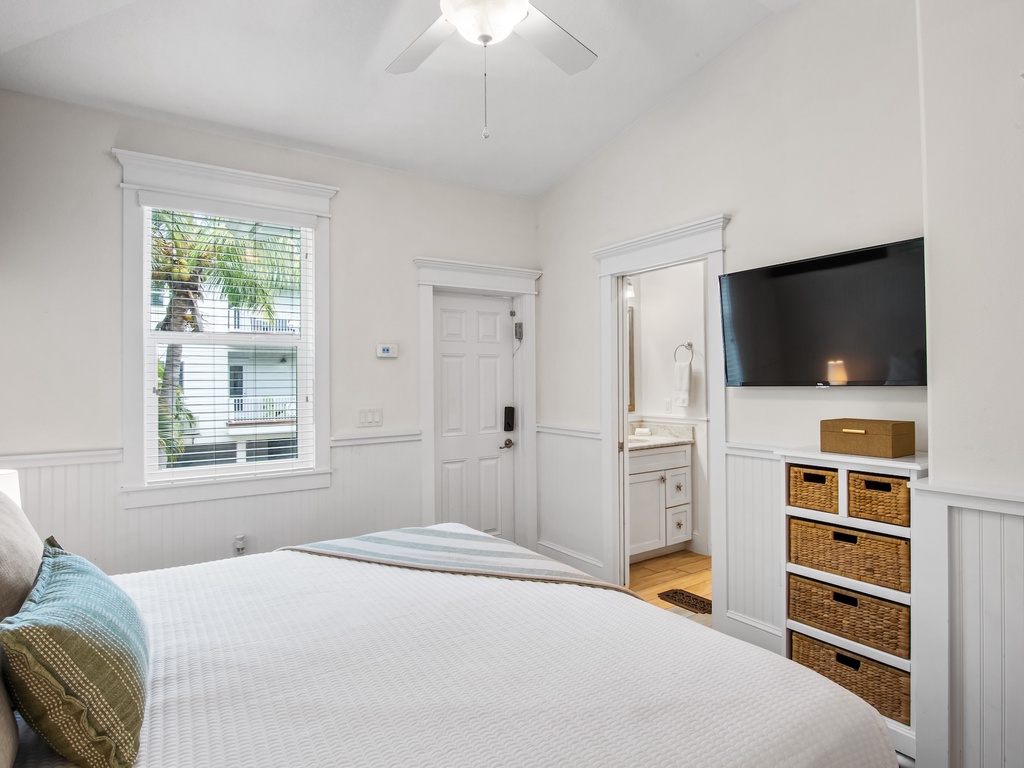 Eighth Bedroom, King, Guest House