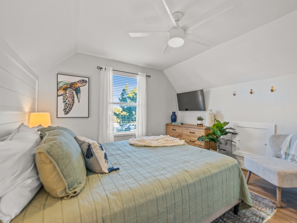 Second Bedroom - Queen