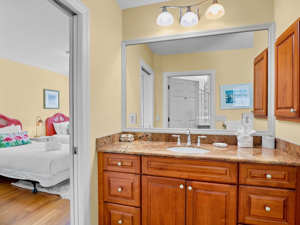 Fifth Bedroom (Second floor) - Ensuite Bathroom