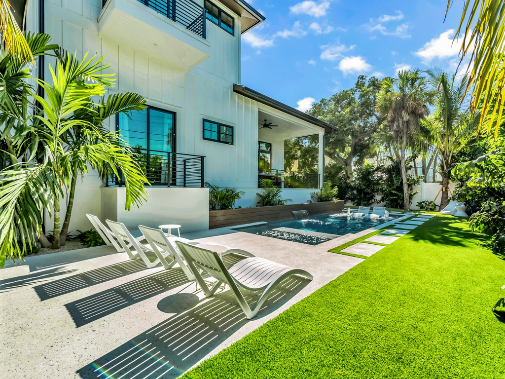 Large Private Pool Area