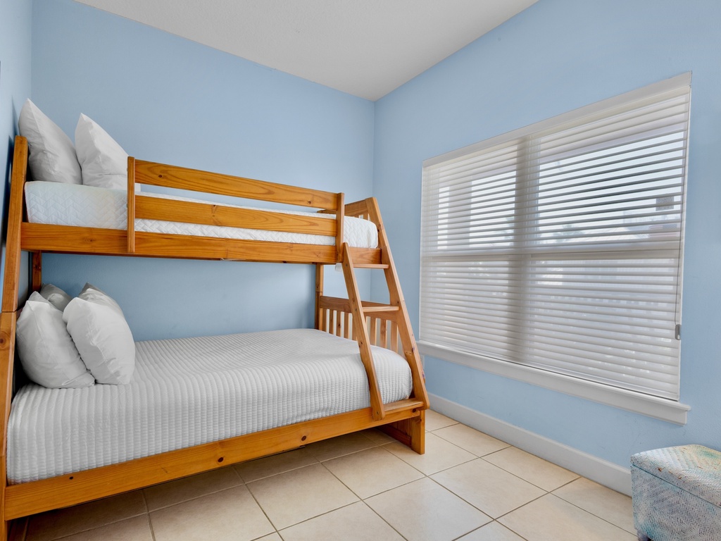 Den, Twin-over-full bunk bed