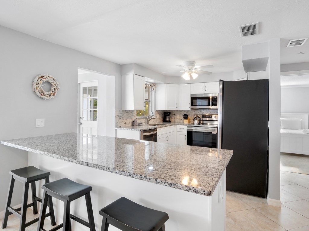 Fully Equipped Kitchen - Breakfast Bar