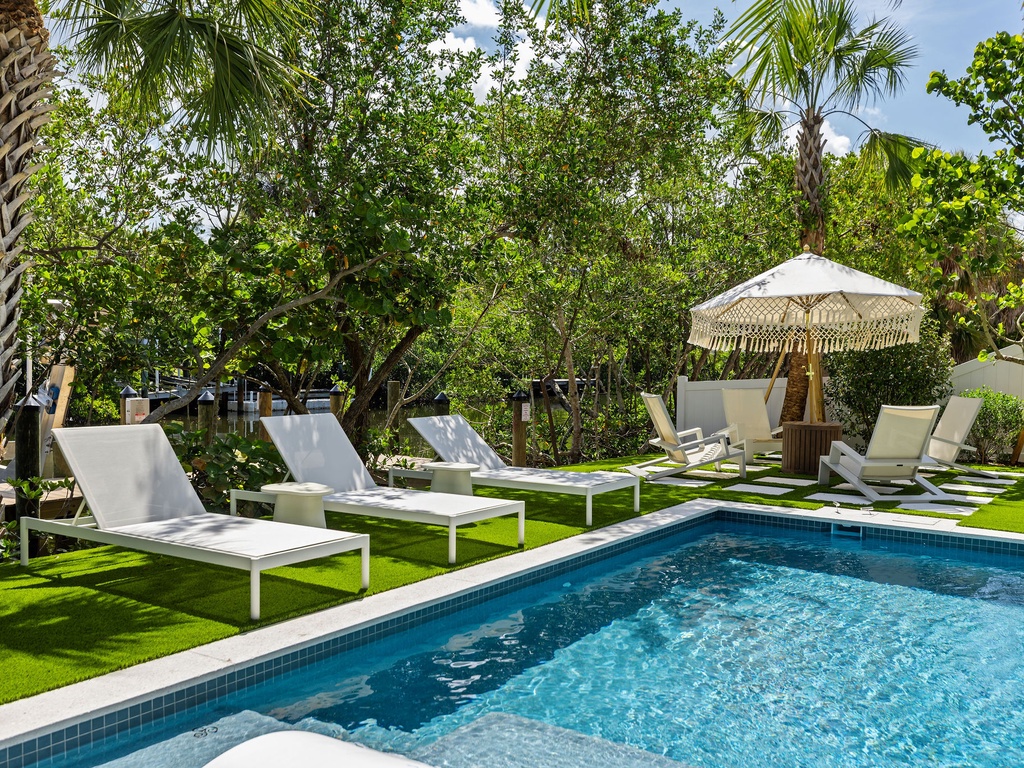 Poolside Lounge Chairs