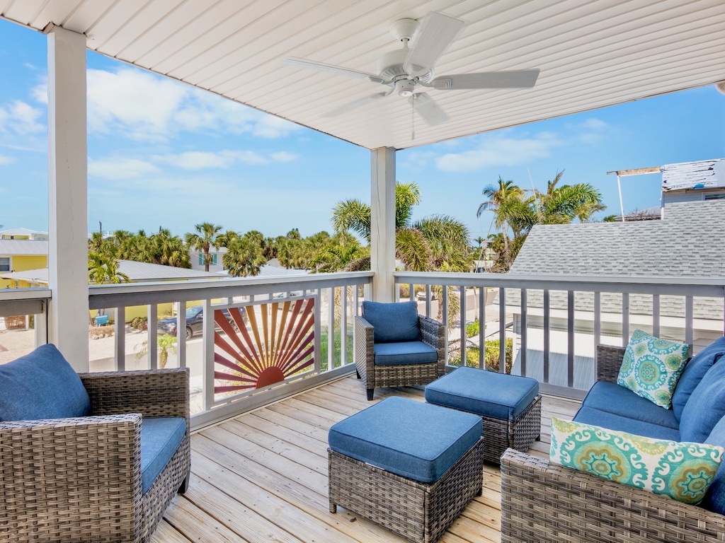 Main Floor Balcony, Lounge Area