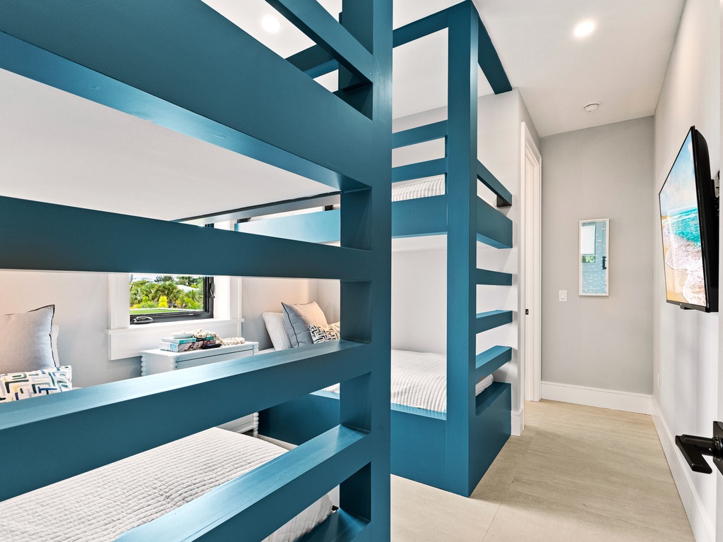 Fourth Bedroom, Two Twin/Twin Bunks