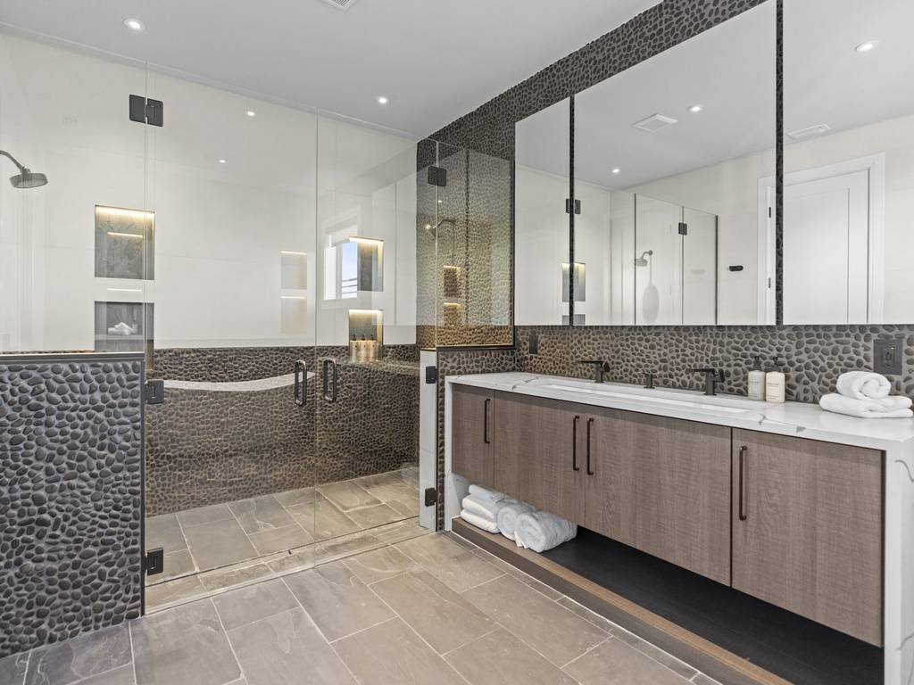Primary spa style ensuite with walk-in shower
