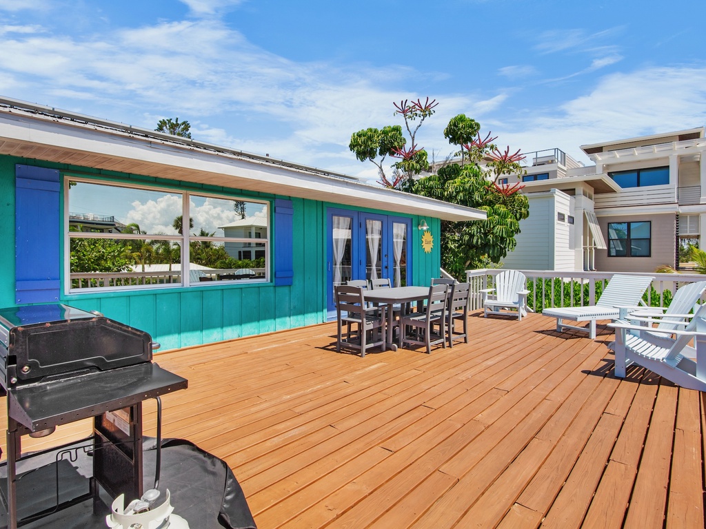 Upper-Level Deck with BBQ Grill