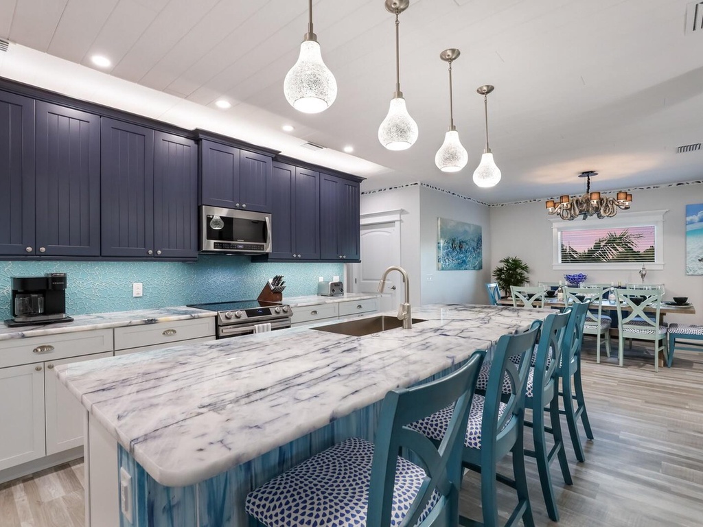 Fully Equipped Kitchen with Island