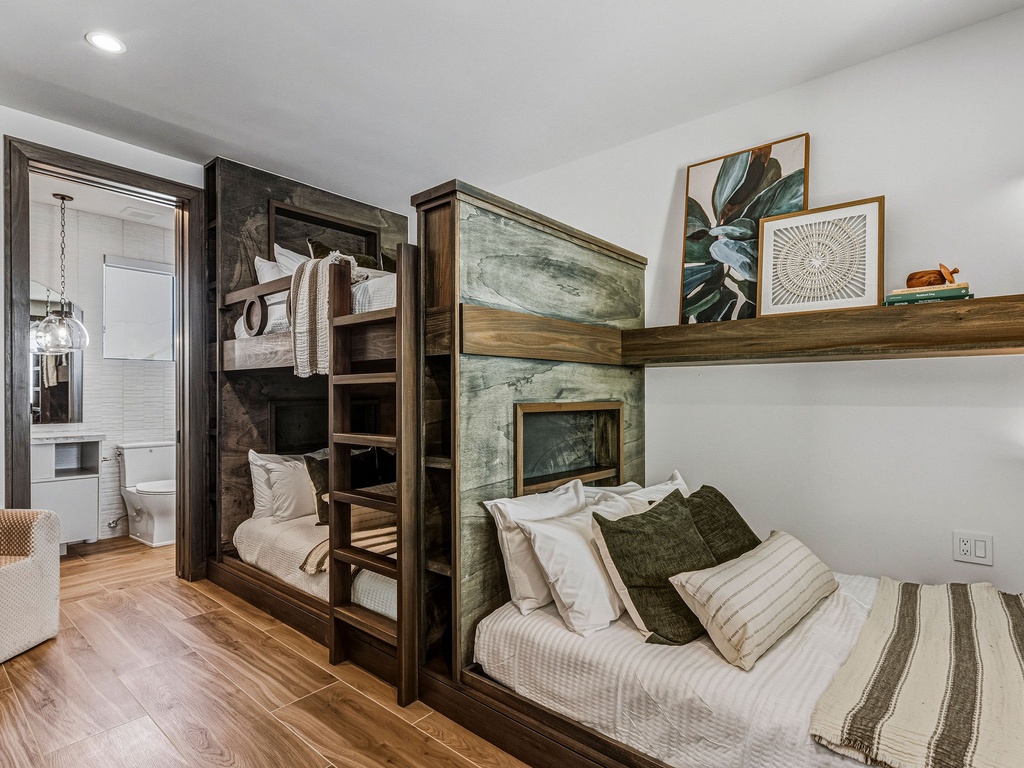 Fourth Bedroom, Full-over-Full bunk bed plus Full bed