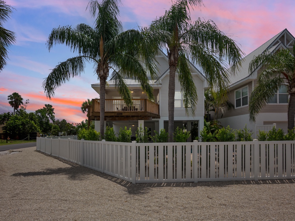 Seabreeze Cottage by Anna Maria Vacations