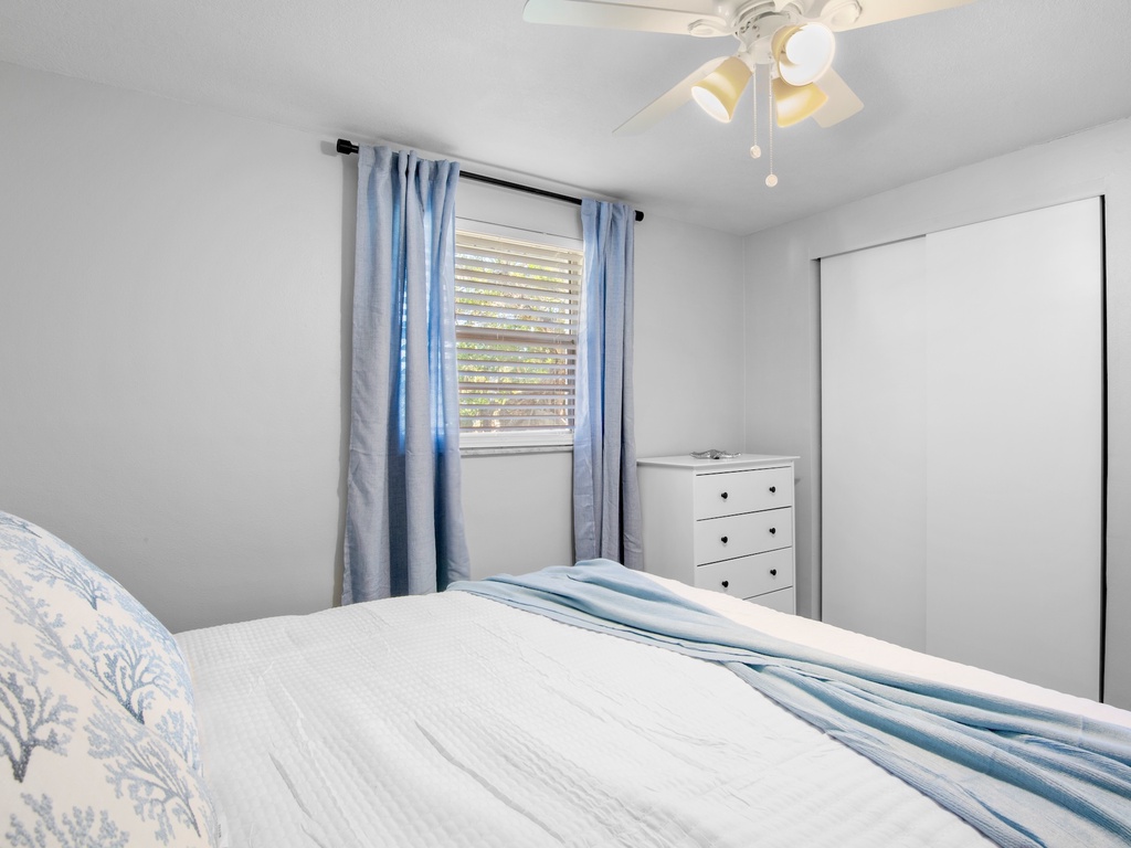 Second Bedroom, Queen