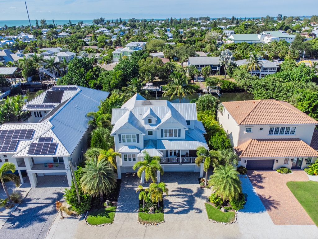 Serenity Beach - AMI Locals