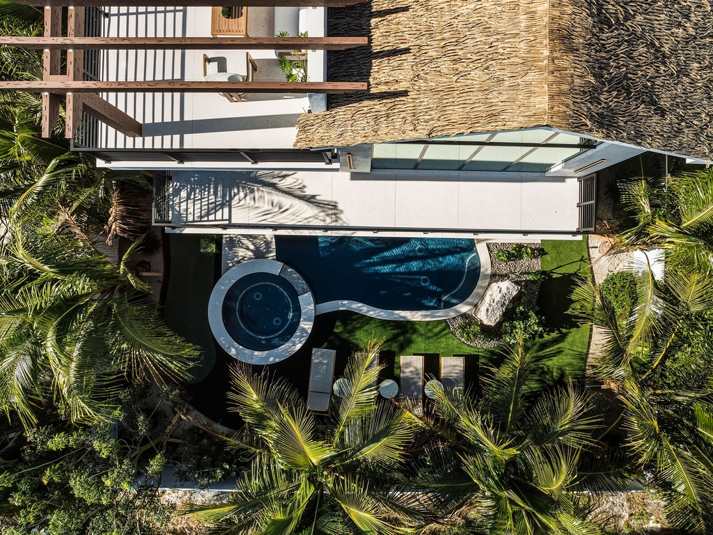 Private pool with spa