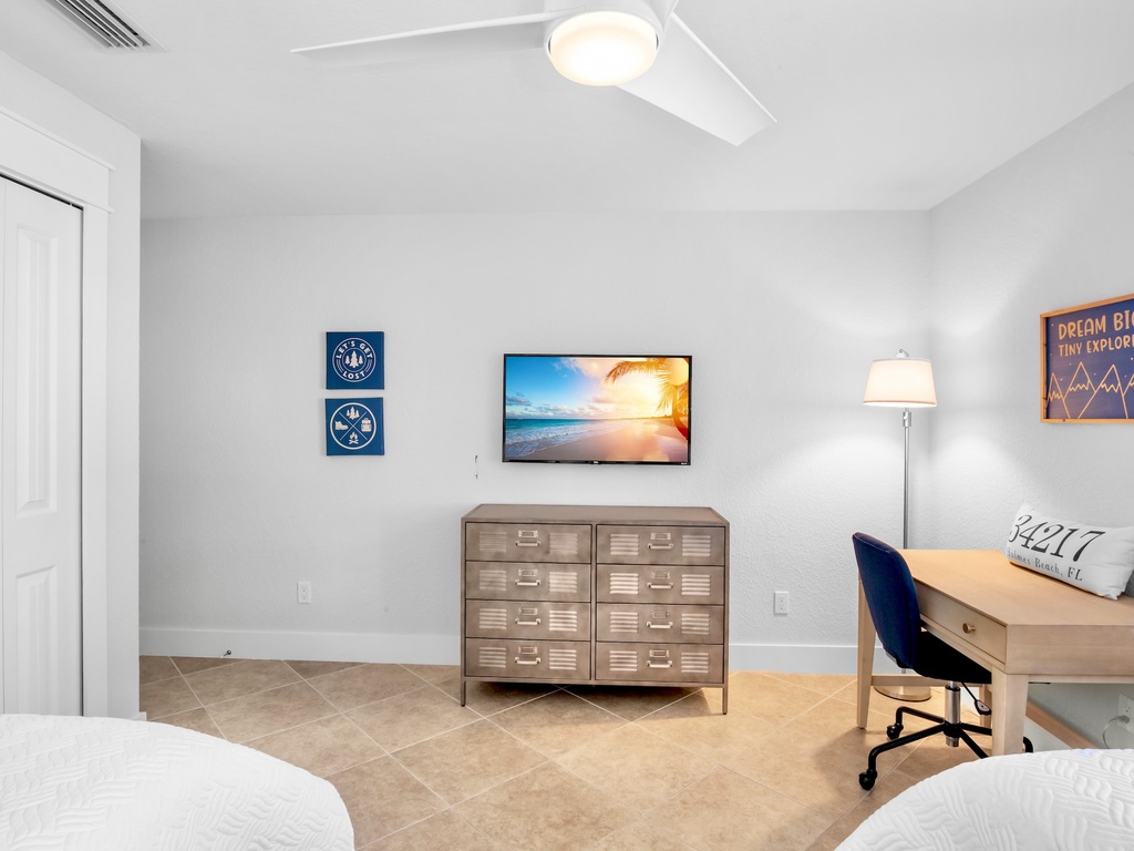 Third Bedroom, Two Twins