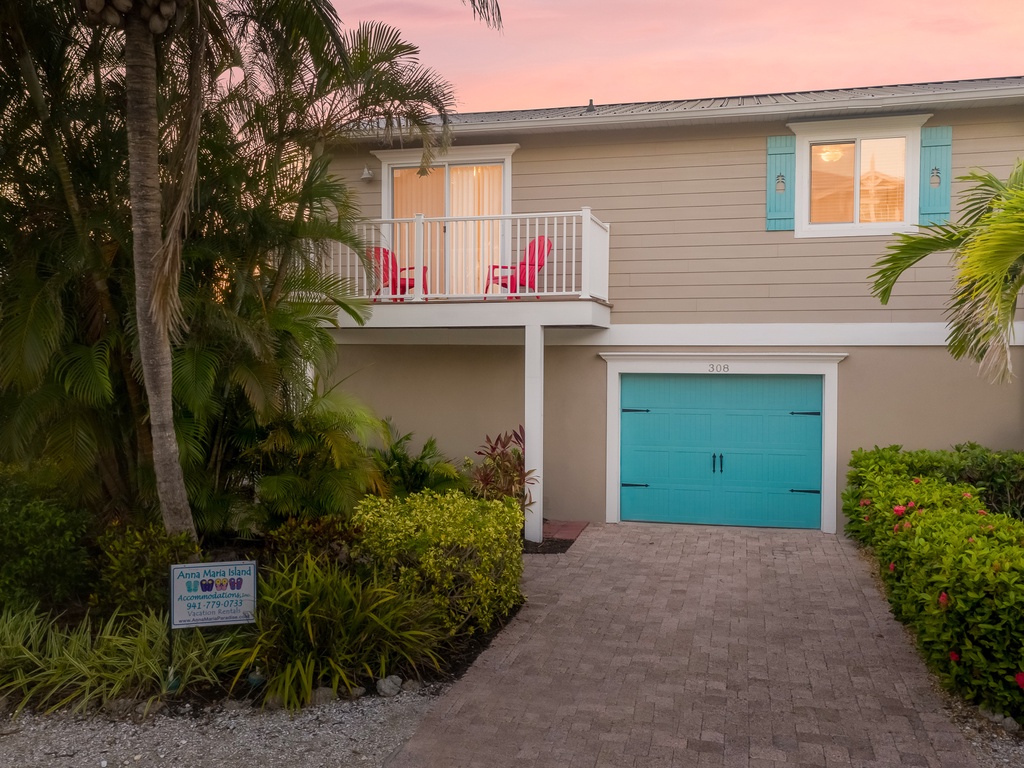 Pineapple Palms - By Anna Maria Island Accommodations