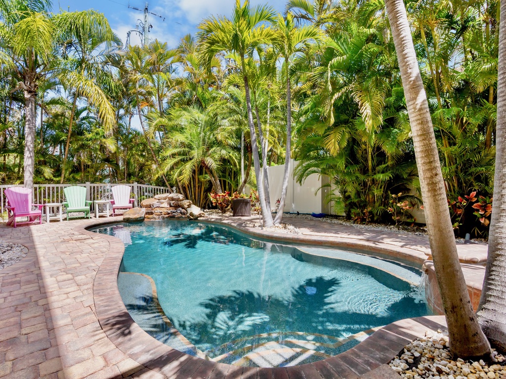 Private Pool and Spa with Sun Loungers