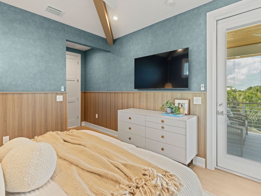 Third Bedroom, King bed