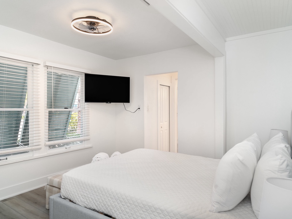 Primary Bedroom, Queen