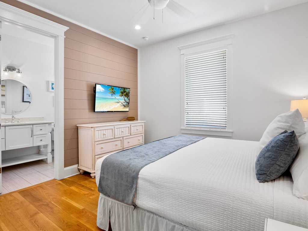 Third Bedroom (3rd floor) - King bed