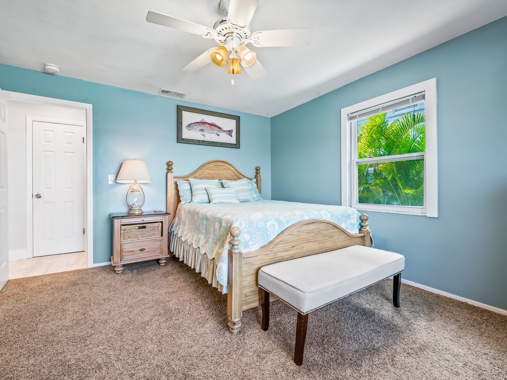 Second Bedroom, Queen