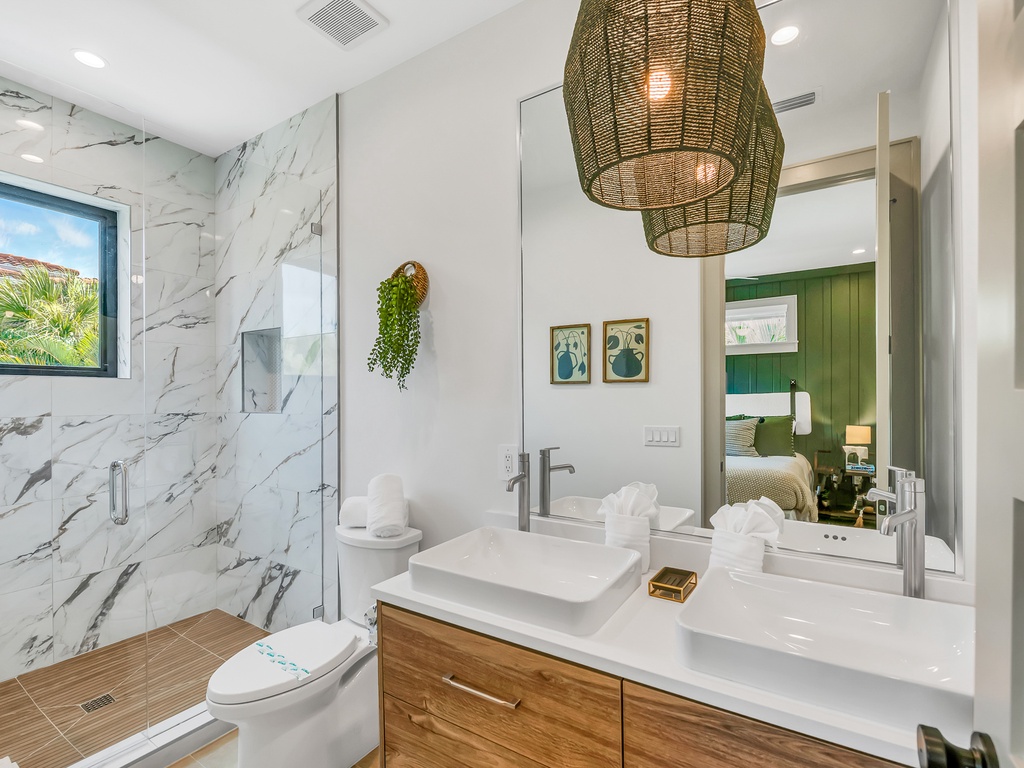 Seventh En-Suite | Walk-in Shower