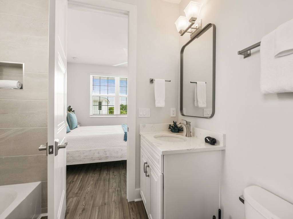 Second Bathroom, Jack and Jill