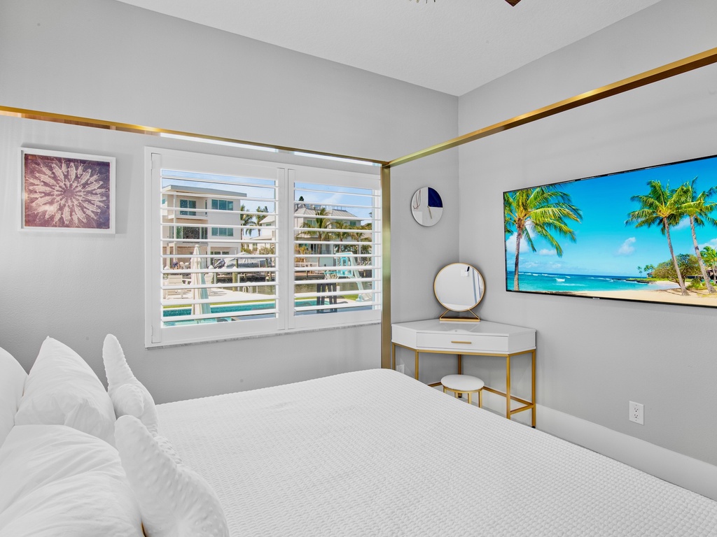 Fourth Bedroom, King, Duplex