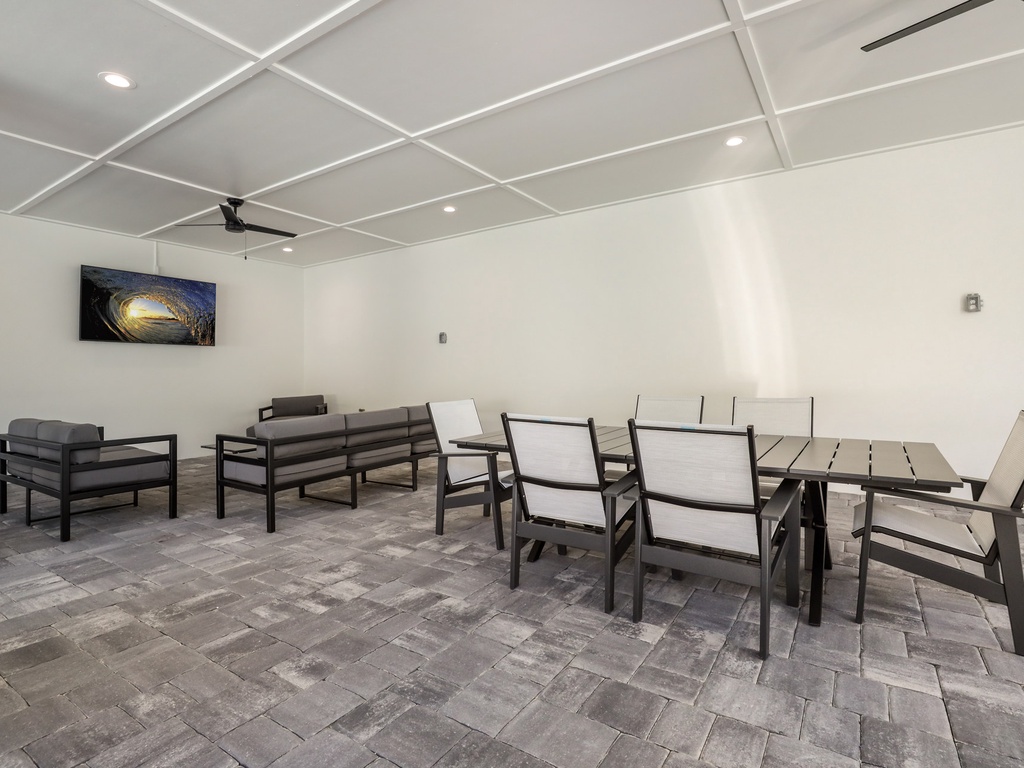 Outdoor Dining and Living Space