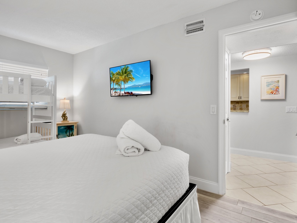 Second Bedroom, Queen and Twin-over-Twin bunk beds