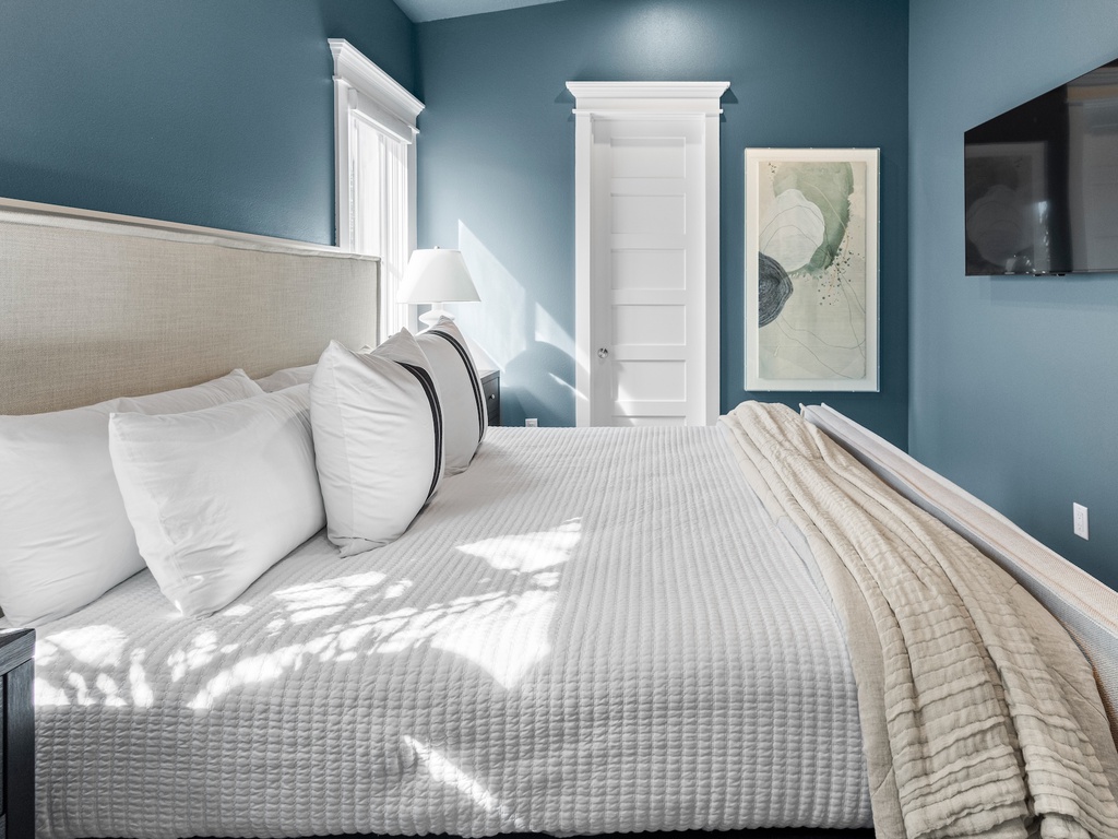 Eighth Bedroom, King