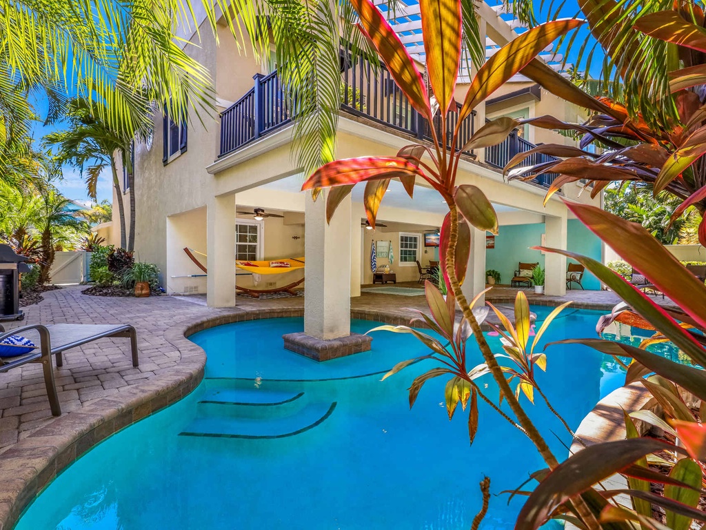 Coconut Cottage- Anna Maria Island Accommodations