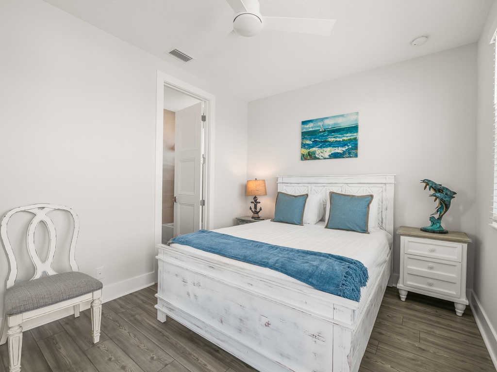 Second Bedroom, Queen