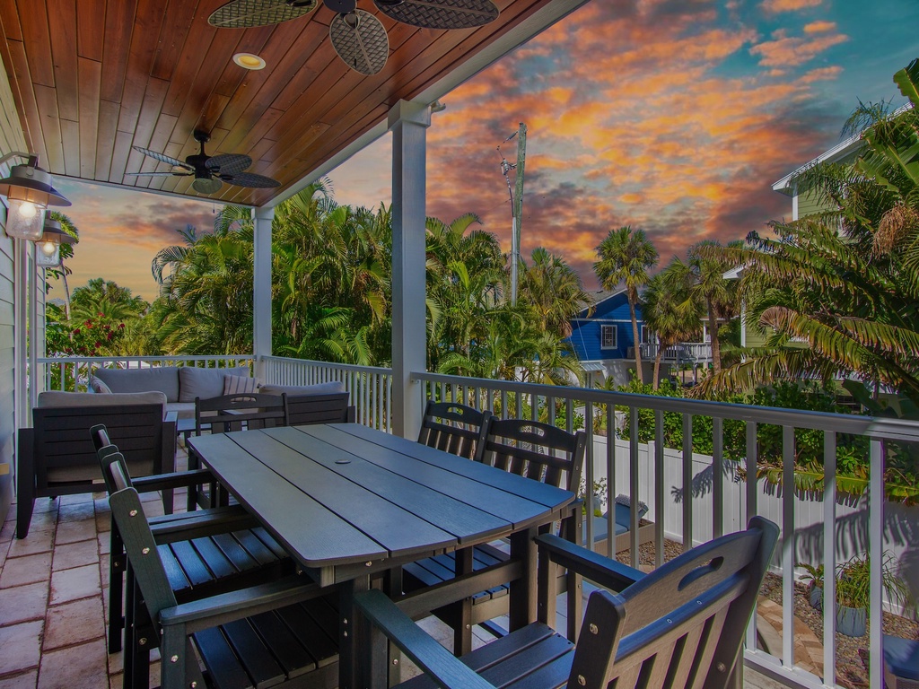Balcony Outdoor Dining Area