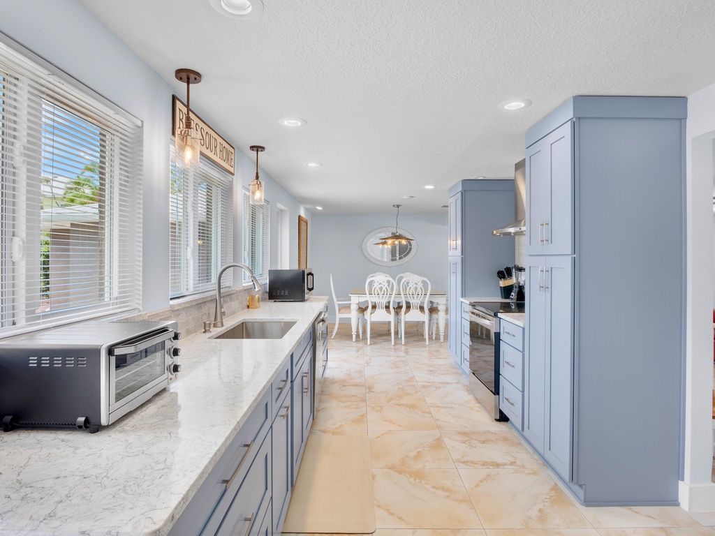 Fully equipped kitchen