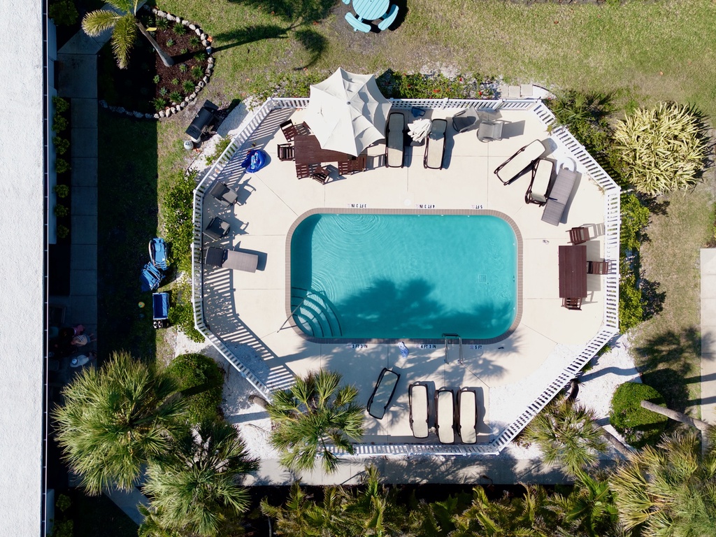 High view of the pool (2)