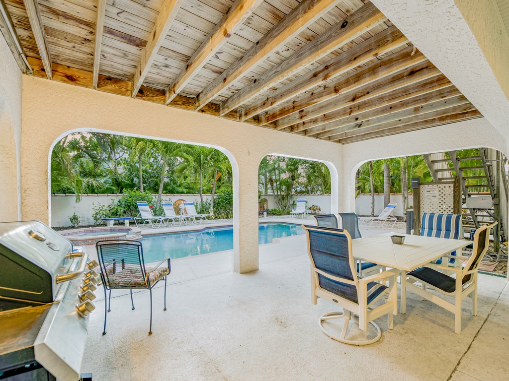 Outdoor Grill and Dining