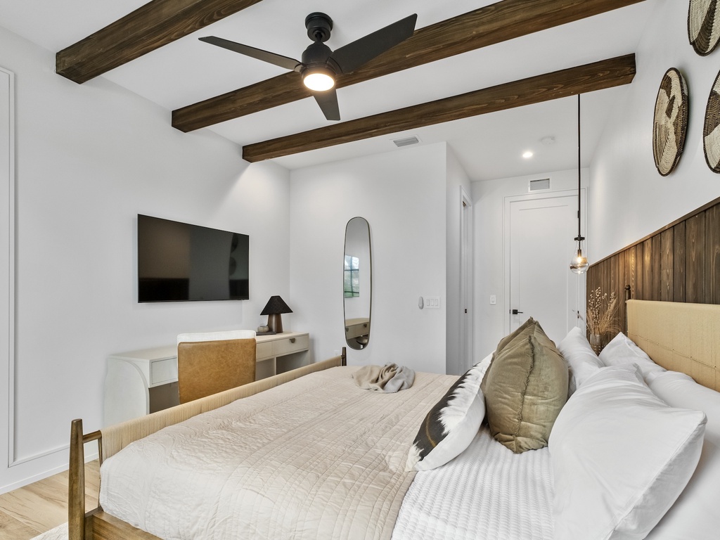Sixth Bedroom, King