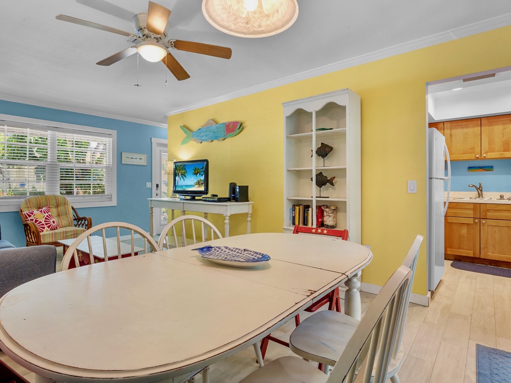 Family dining space for six