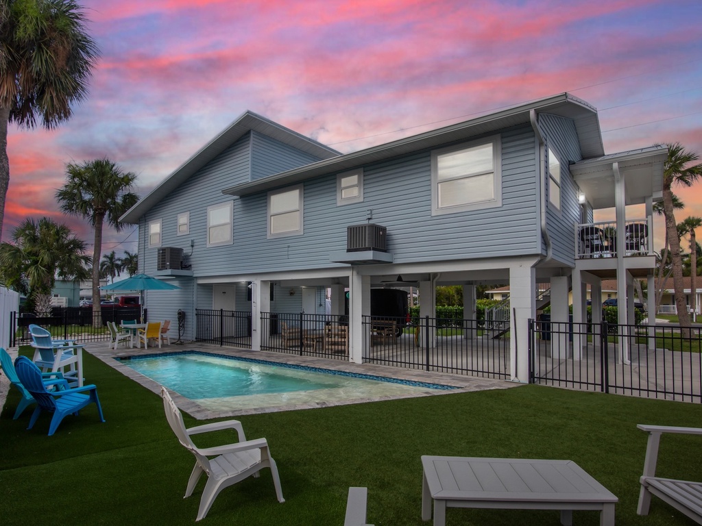 Private Pool with Sun Loungers and Outdoor Dining