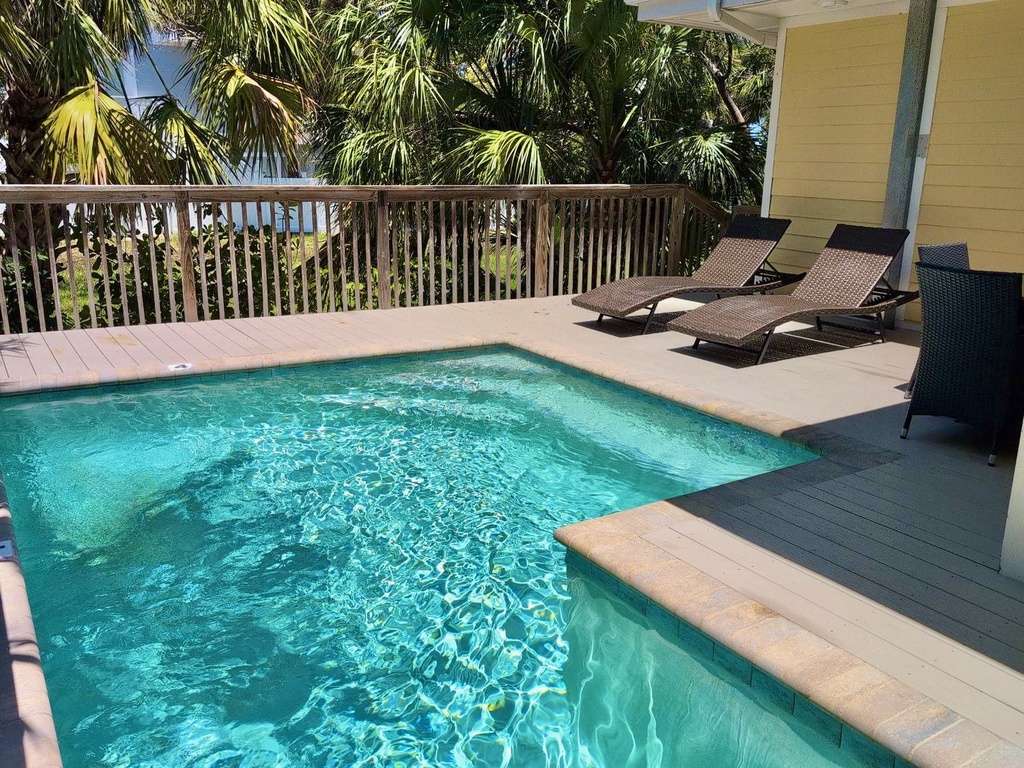 Private Pool, Poolside Loungers