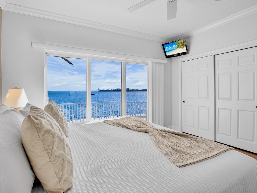 Second Bedroom, King bed