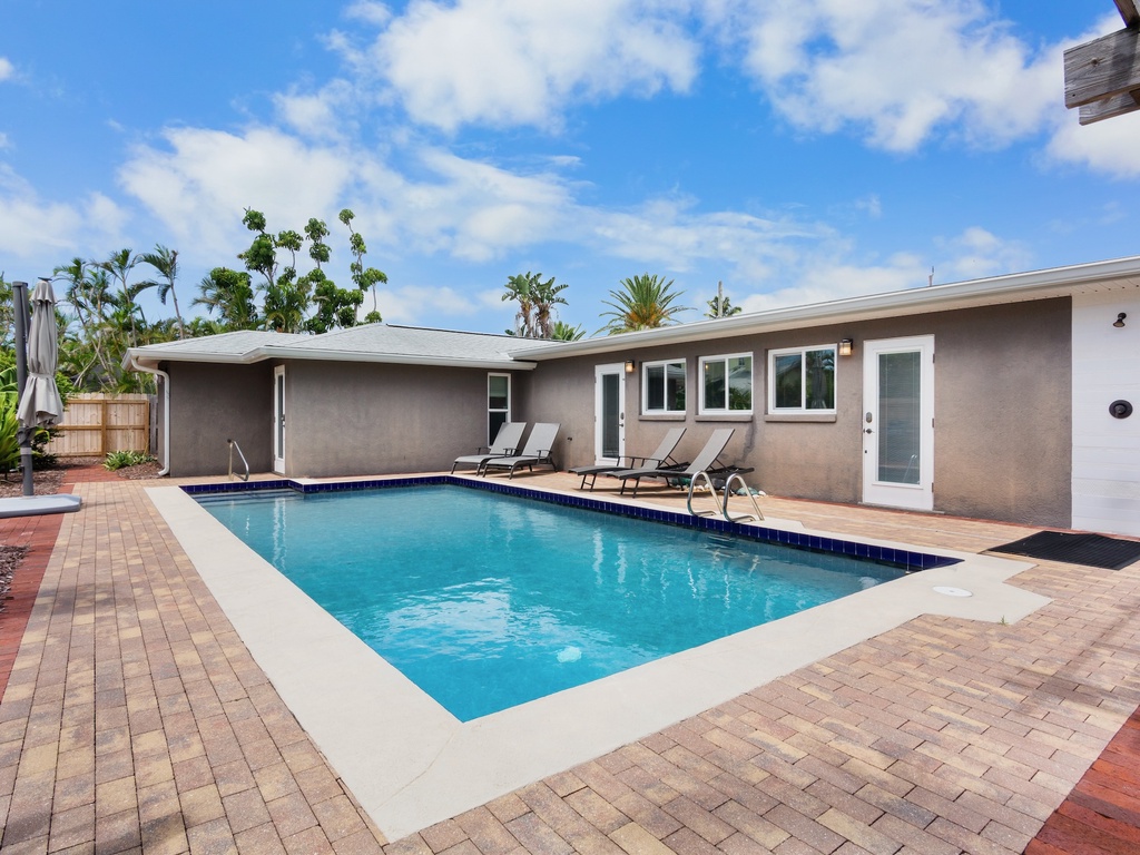 Private Pool with Sun Loungers