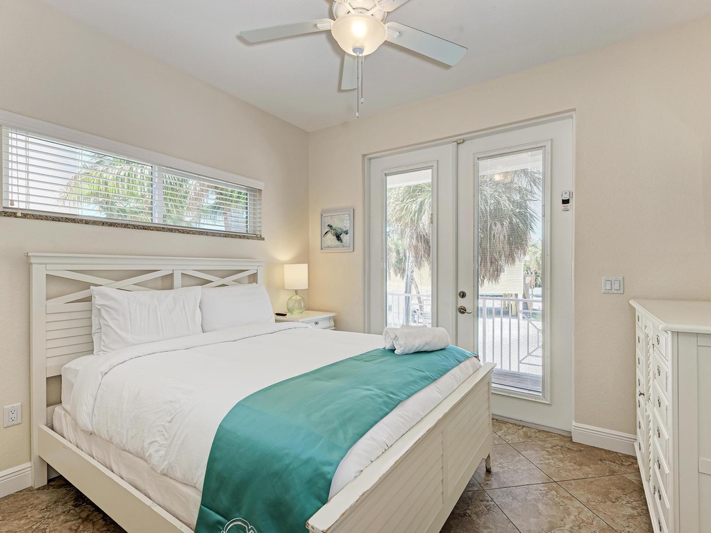 Bedroom with Terrace - Anna Maria Island Locals