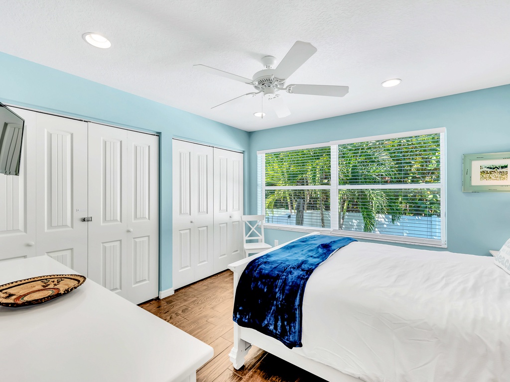 Second Bedroom - Queen