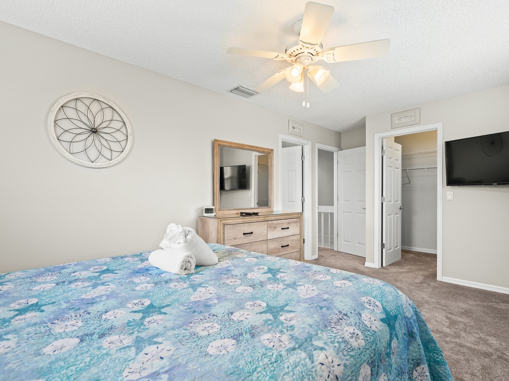 Primary Suite - Queen Bed