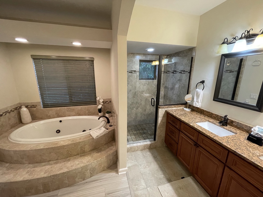 Primary Bedroom, 3rd floor: Ensuite Bathroom