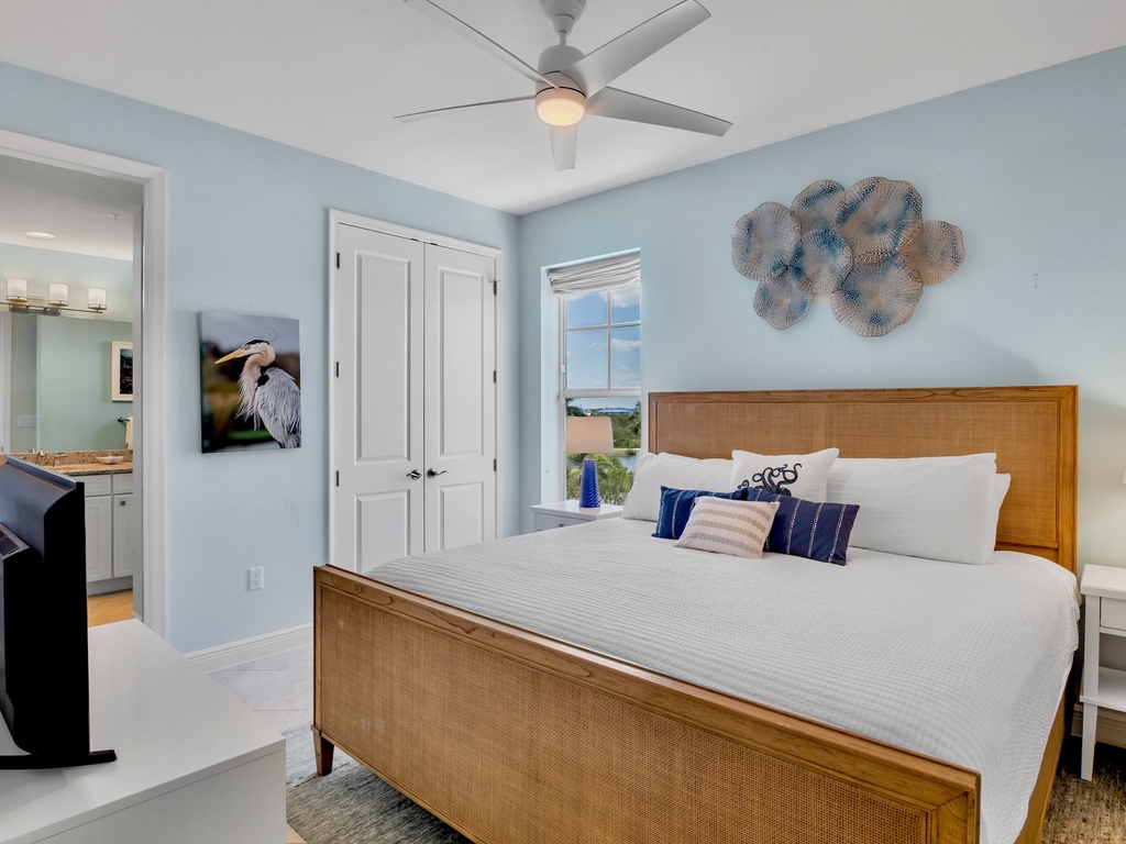 Second Bedroom, King bed